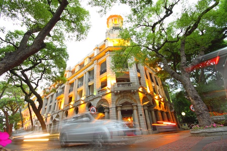 Shameen island in Guangzhou, China. There are some cars moving along the road. のeditorial素材
