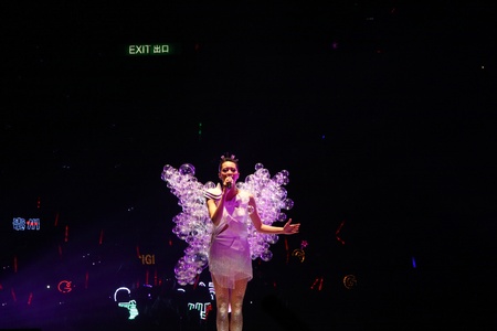 HONG KONG - FEB 26: Chinese popular singer and actress Gigi Leung performs on stage at her concert at Hong Kong Coliseum on February 26, 2011.のeditorial素材