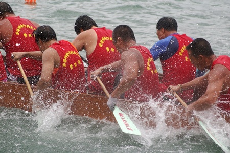 HONG KONG - JUN 16, Dragon boat race in Tung Ng Festival in Tuen Mun, Hong Kong on 16 June, 2010. It is a traditional festival in Chinese community.のeditorial素材