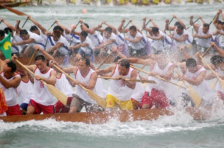 HONG KONG - JUN 16, Dragon boat race in Tung Ng Festival in Tuen Mun, Hong Kong on 16 June, 2010. It is a traditional festival in Chinese community.のeditorial素材