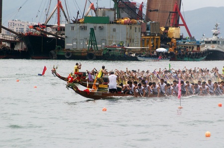 HONG KONG - JUN 16, Dragon boat race in Tung Ng Festival in Tuen Mun, Hong Kong on 16 June, 2010. It is a traditional festival in Chinese community.のeditorial素材