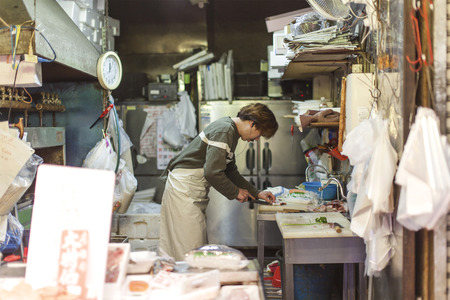 OSAKA, JAPAN - APR 20: Merchant sales seafood in Kuromon Market on April 20, 2014 in Osaka, Japan. Kuromon market is one of biggest fish market in Osaka. のeditorial素材