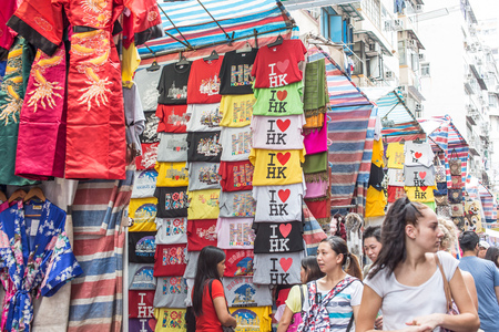 HONG KONG - Oct 3: Unidentified hawker selling goods in Fa Yuen Street, Mongkok, Hong Kong on October 3, 2015.のeditorial素材