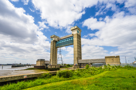 2016 - 05 - 14 - Barking Creek Flood Barrier on a nice cloudy Spring day.のeditorial素材