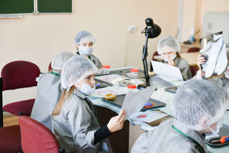 Masked children study medicine. Training class in dentistry. children and a dentist. Teaching Dentistry. Training at the dentist. KHARKOV, UKRAINE - JANUARY 20, 2020.のeditorial素材