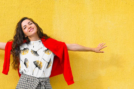 Young girl shows a hand to the sideの写真素材