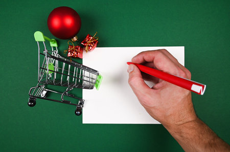 The hand writes notes for the purchase of New Year's gifts. High quality photoの写真素材