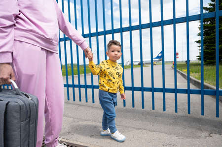 Mother and child going to the planeの写真素材