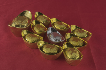 gold Chinese on red background.の写真素材