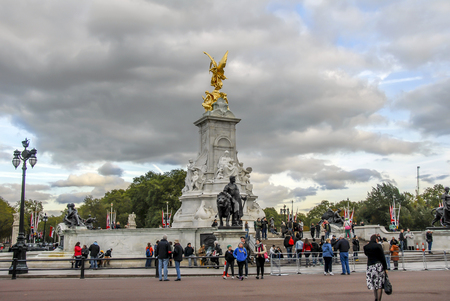 London, UK, 30 October 2012: The Queen Victoria Memorialのeditorial素材