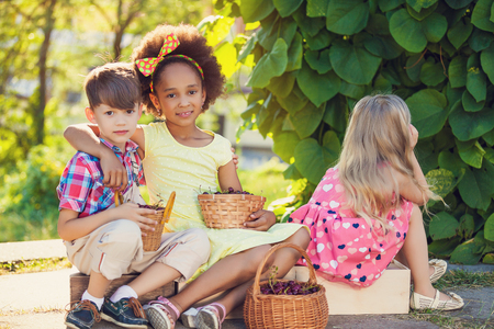 A happy group of Multi-ethnic children sitting happilyの写真素材