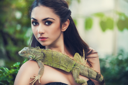 Portrait of young woman with iguanaの写真素材