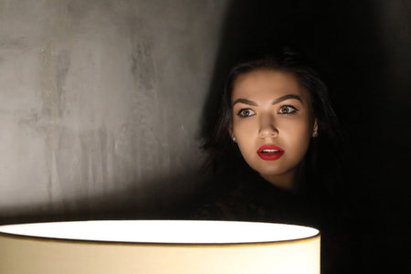Girl looking at the lamp. Photographie retoucheeの写真素材