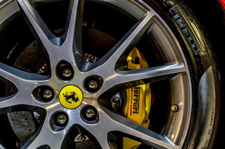 Close up of a car's rim, wheel with the Ferrari emblem.のeditorial素材