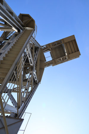 March 27, 2021 Yokohama City, Kanagawa Prefecture, Japan
Japan's first dedicated port cargo handling crane called the "Hammer Head Crane," which has become a new tourist attraction in Yokohama.のeditorial素材
