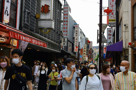June 12, 2022 Yokohama, Kanagawa, Japan
Scenery of Yokohama Chinatown crowded with tourists of couples, families and friends while paying attention to the infection of COVID-19のeditorial素材