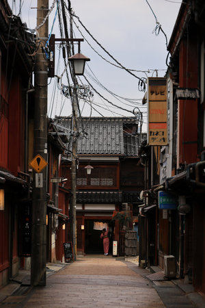 October 31, 2021 Kanazawa City, Ishikawa Prefecture
Scenery of Higashi Chaya District, a sightseeing spot where buildings from the Edo period remainのeditorial素材