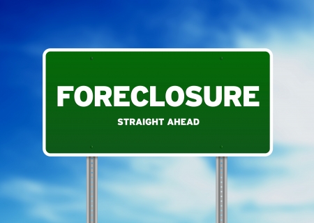 Green Foreclosure road sign on Cloud Background.の写真素材