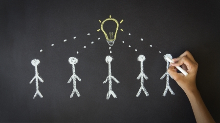 A person drawing an idea illustration with chalk on a blackboard.の写真素材