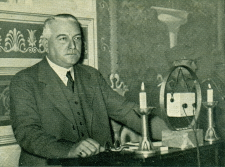 CIRCA 1933: Rare German vintage cigarette card from the 1933 Der Staat der Arbeit und des Friedens album, Part 2, Picture 198.のeditorial素材