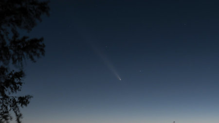 The comet C/2023 A3 (TsuchinshanâATLAS)の写真素材