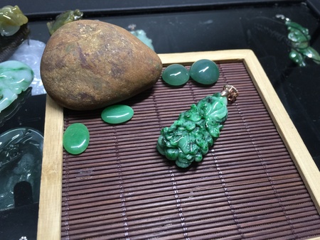 Green jadeite jade pendantの素材