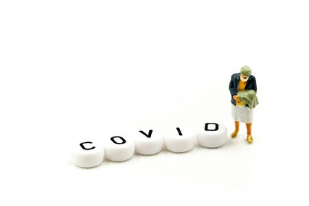 Miniature people : coronavirus infected patient caution outbreak alert.の写真素材