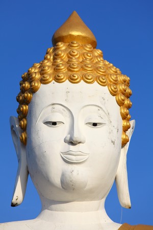 White Big Buddha Head Shot Over Clear Blue Skyの写真素材