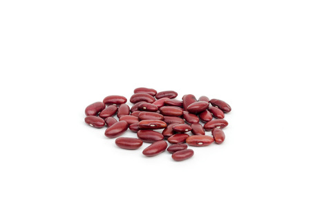 pile of red kidney bean isolated on white backgroundの写真素材