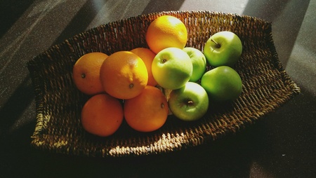 Orange and green apple studio photographyの素材