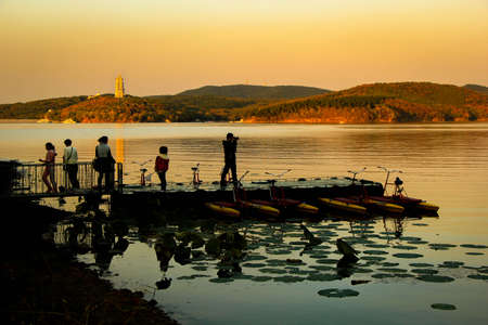 Lakes, tourists and mountainのeditorial素材
