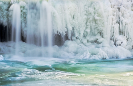 Upper Cataract Falls, a waterfall in Indiana with smooth flowing water and amazing ice formations from extreme winter cold の写真素材