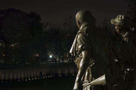 Viet Nam War Memorial statue looking over the Viet Nam Wall Memorial at nightのeditorial素材