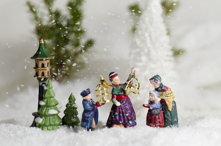 Christmas ornament of turtle doves on displayの写真素材