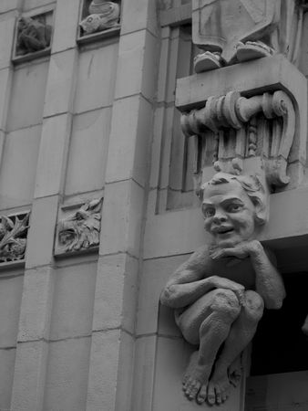 Carved Statues on Façade of Building in Montrealの写真素材