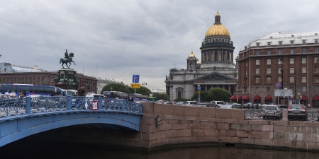 Bridge across the Moyka River with Saint Isaac's Cathedral in the background, St. Petersburg, Russiaのeditorial素材