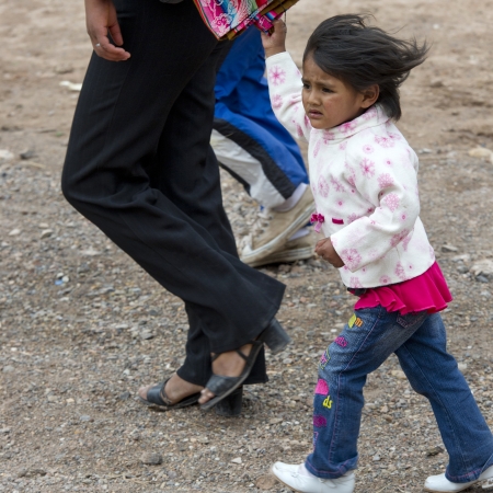 Girl walking with her parents, Sacred Valley, Cusco Region, Peruのeditorial素材