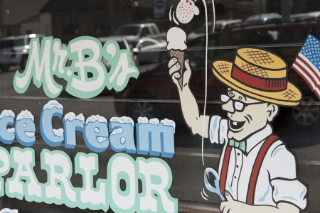 Ice cream parlor sign on window, Branson, Taney County, Missouri, USAのeditorial素材