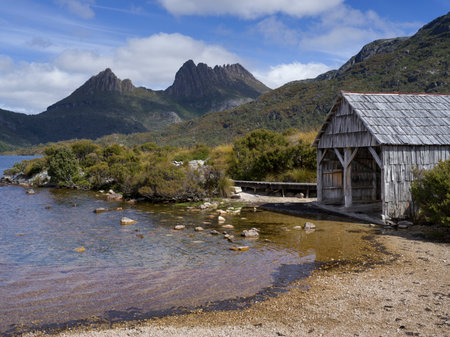 Scenic view of a building on the Dove Lake shoreline along the 2-3 hour circuit, 6km circuit hike, Central Highlands Region, Cradle Mountain, Cradle Mountain-Lake St Clair National Parkのeditorial素材