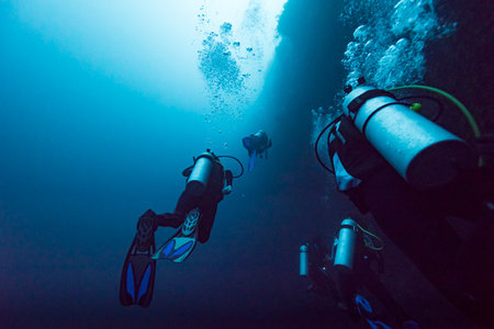 Scuba divers underwater, The Great Blue Hole, Belize Barrier Reef, Lighthouse Reef, Belizeのeditorial素材