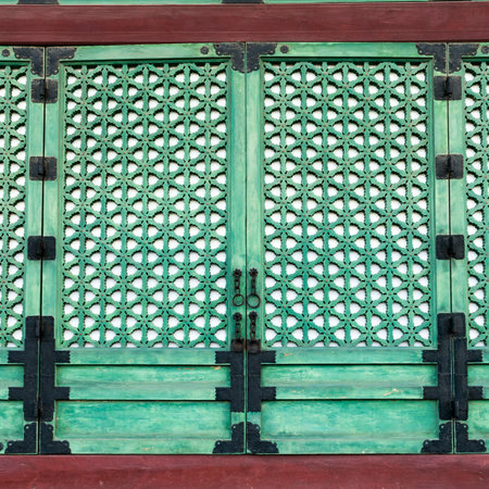 Details of closed door of Geunjeongjeon (Throne Hall), Gyeongbokgung Palace,ï¿½Jongno District,ï¿½Seoul, South Koreaのeditorial素材