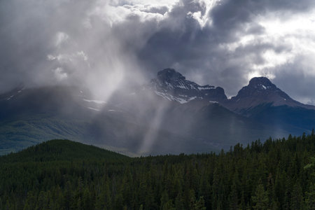 Clouds over mountain, Saskatchewan River Crossing, Icefields Parkway, Jasper, Alberta, Canadaのeditorial素材