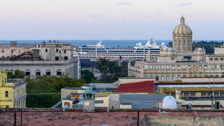 Cityscape with cruise ship in the background, Havana, Cubaのeditorial素材