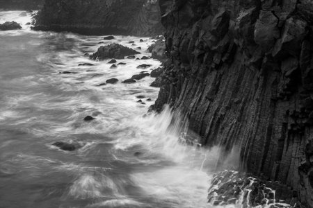 Waves breaking on rocky shoreline, Snaefellsbaer, Western Region, Icelandのeditorial素材