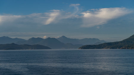 View of Shoreline along Vancouver (Horseshoe Bay) - Nanaimo (Departure Bay)のeditorial素材