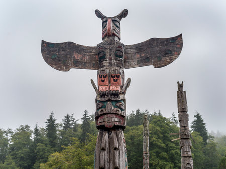 Totem poles at Alert Bay, Cormorant Island, Johnstone Strait, Namgis Burial Ground, Vancouver Island, British Columbia, Canadaのeditorial素材