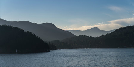 View of Shoreline along Vancouver (Horseshoe Bay) - Nanaimo (Departure Bay)のeditorial素材