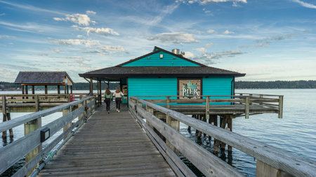 Tourists on the Pier in Campbell River, Vancouver Island, British Columbia, Canadaのeditorial素材