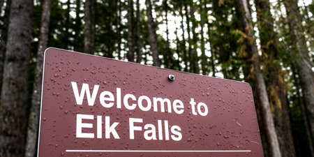Signage at Campbell River, Elk Falls Provincial Park, Vancouver Islandのeditorial素材