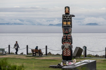 Totem Pole along the shoreline of Port Hardy, Northern tip of Vancouver Island, British Columbia, Canadaのeditorial素材